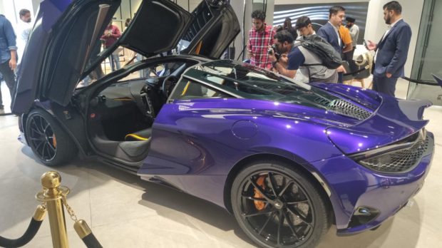 McLaren 750S side