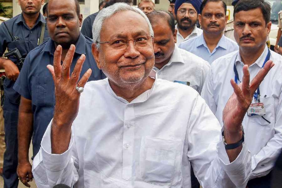 Nitish Kumar takes 'faltu' jab at Rahul Gandhi after caste census claim