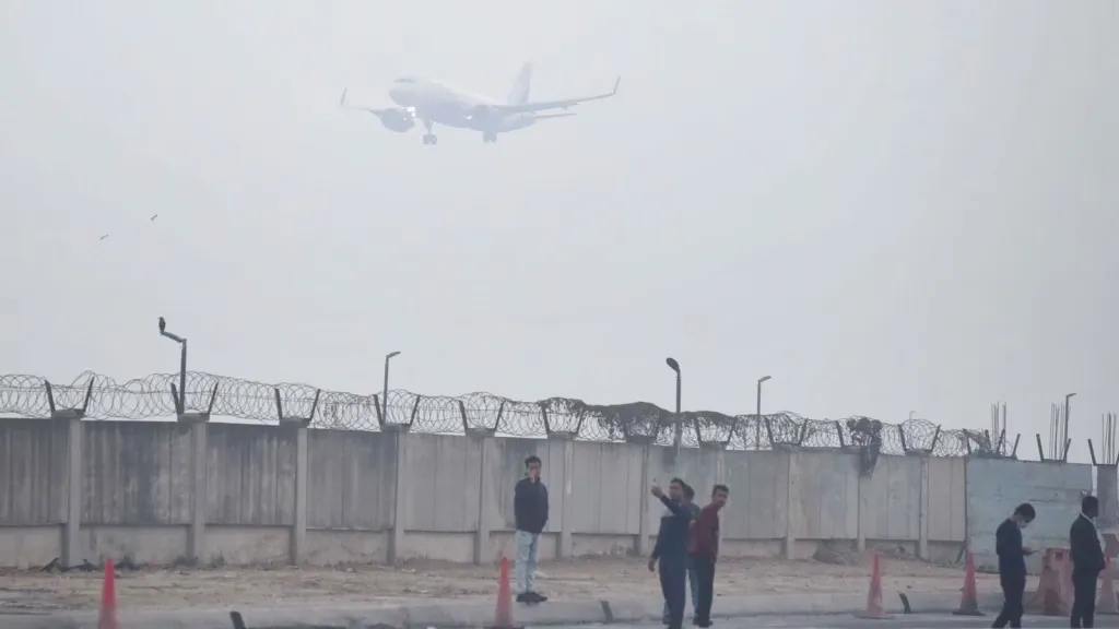 Several flights were also delayed and a few were cancelled due to the prevailing fog (Image/Reuters)