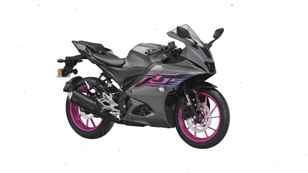 Yamaha R15 Vivid Magenta Metallic