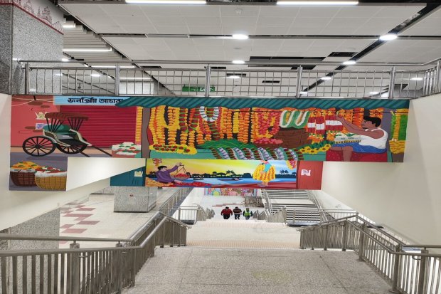 Take a look at the beautiful paintings of the Howrah station, which will be interchanging stations with the Eastern Railway (Image/Kolkata Metro)