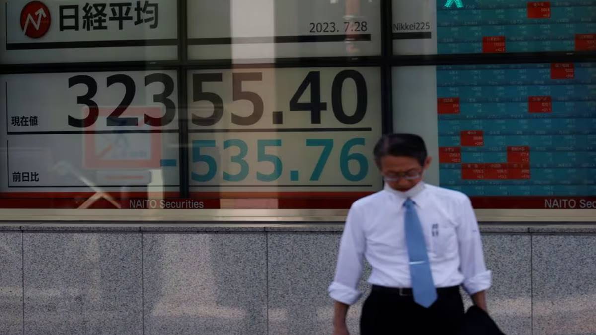 Global Markets: Asia stocks edge down; dollar rides Treasury yields ...
