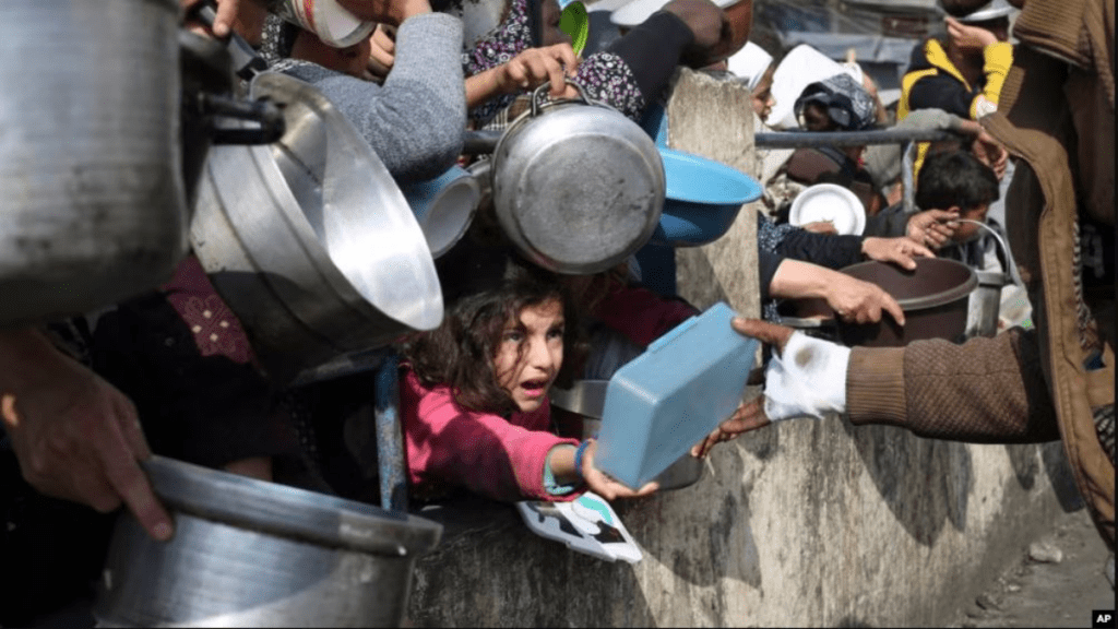 Israeli troops in the northern Gaza Strip opened fire on Palestinians scrambling for food aid on Thursday, leading death of over 100 people. (Image:X)
