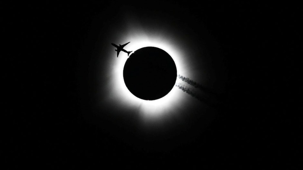 Total Solar Eclipse Enchants North America, Leaving Skywatchers in Awe: Videos, Images