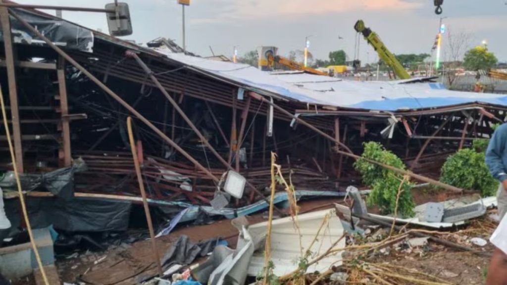Mumbai hoarding collapse killed 14 people