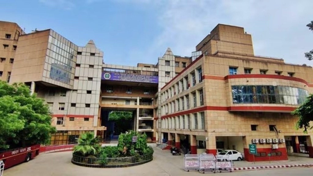 Kolkata doctor rape-murder: Doctors at Ram Manohar Lohia, Safdarjung hospitals stage protest in Delhi