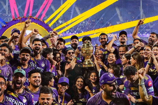 Amid KKR's stunning win, some media reports claim that Shah Rukh Khan offered a 'blank cheque' to Gautam Gambhir for managing KKR for next 10 years. (PTI Photo)