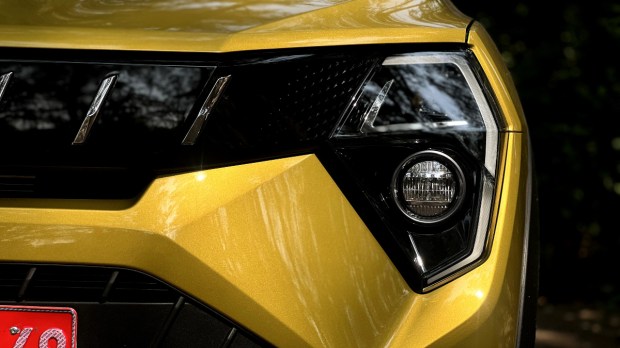 Mahindra XUV 3XO headlights