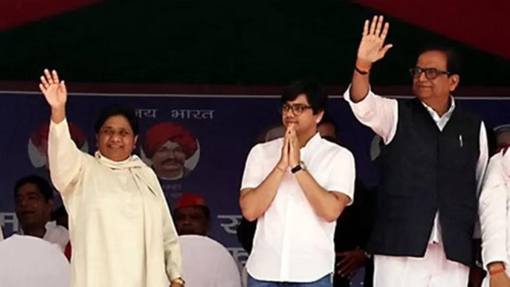 BSP chief Mayawati with nephew Akash Anand (middle). (Image: X/@samajwadiparty)
