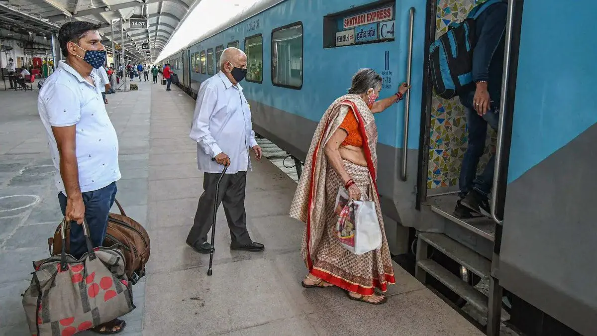 वरिष्ठ नागरिकों के लिए यात्रा संबंधी टिप्स: आरामदायक और सुरक्षित यात्रा का मार्गदर्शन