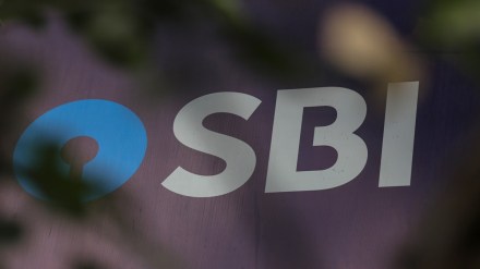 The Karnataka government ordered on August 12 that all state departments, boards, corporations, public sector units, and universities withdraw their deposits and stop all business with SBI and PNB.