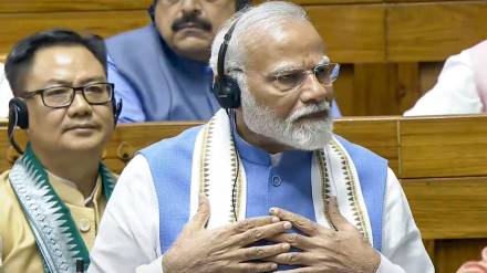 Modi takes Sholay jibe at Congress