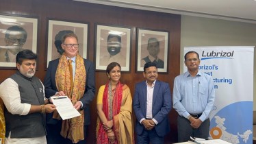 The Lubrizol Corporation signing the MoU with Shri Uday Samant, Minister for Industries, Maharashtra