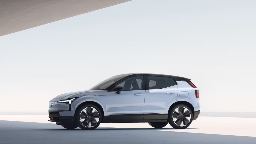Volvo EX30 side
