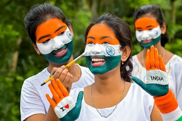 Girls paint their faces in the colour of the Indian National flag during Independence day preparations, in Nadia. (Photo source: PTI)