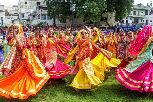 Students in traditional Punjabi attire take part in full dress rehearsal for the 78th Independence Day celebrations, in Amritsar. (Photo source: PTI)