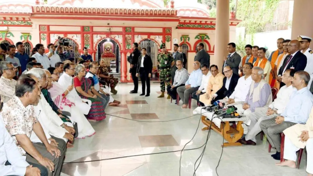 Muhammad Yunus, Muhammad Yunus visits Dhakeshwari Temple, Dhakeshwari Temple, sheikh hasina, bangladesh prime minister, bangladesh news, bangladesh hindu, bangladesh video, hindu in bangladesh, bangladesh pm, bangladesh news today, bangladesh new pm, pm of bangladesh, bangladesh viral video hindu, saint martin island bangladesh, bangladesh protests, sheikh hasina delhi, bangladesh, dhaka