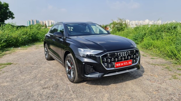 2024 Audi Q8 front