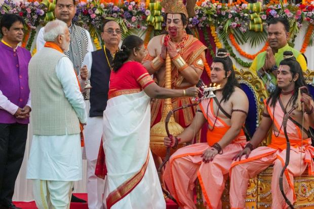 President Droupadi Murmu performs ‘aarti’ of Ramlila actors during celebration of the ‘Dussehra’.