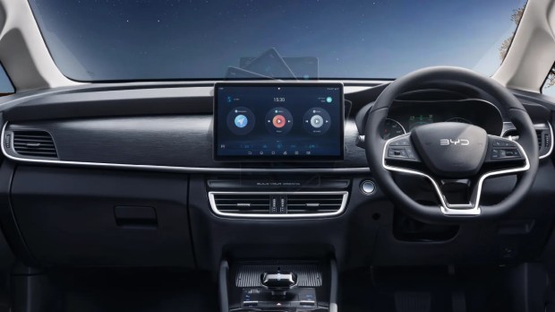 BYD eMAX7 interiors