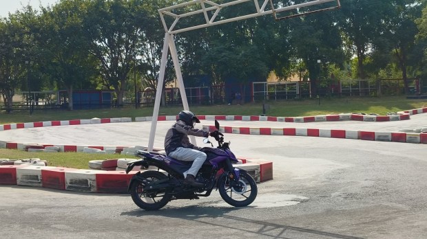 Bajaj Pulsar N125 track