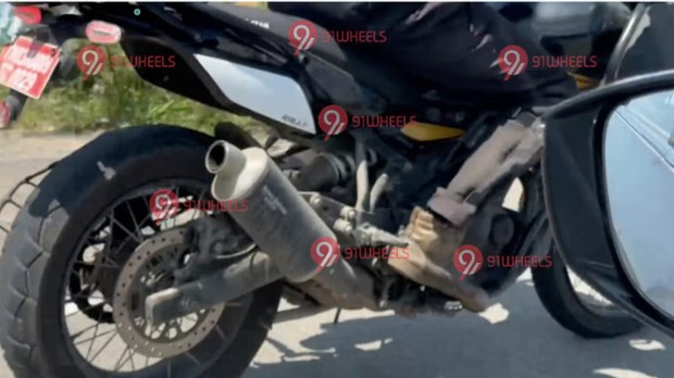 Royal-Enfield-Himalayan-Rally exhaust