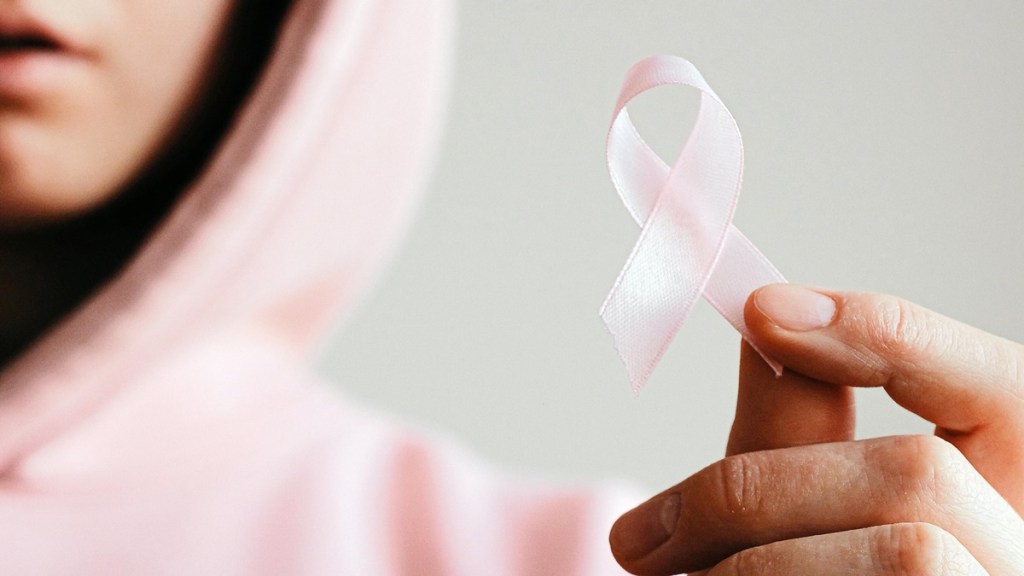 Breast Cancer, Breast cancer symptoms, breast cancer treatment, breast cancer in India, breast cancer world, health news, wellness news,