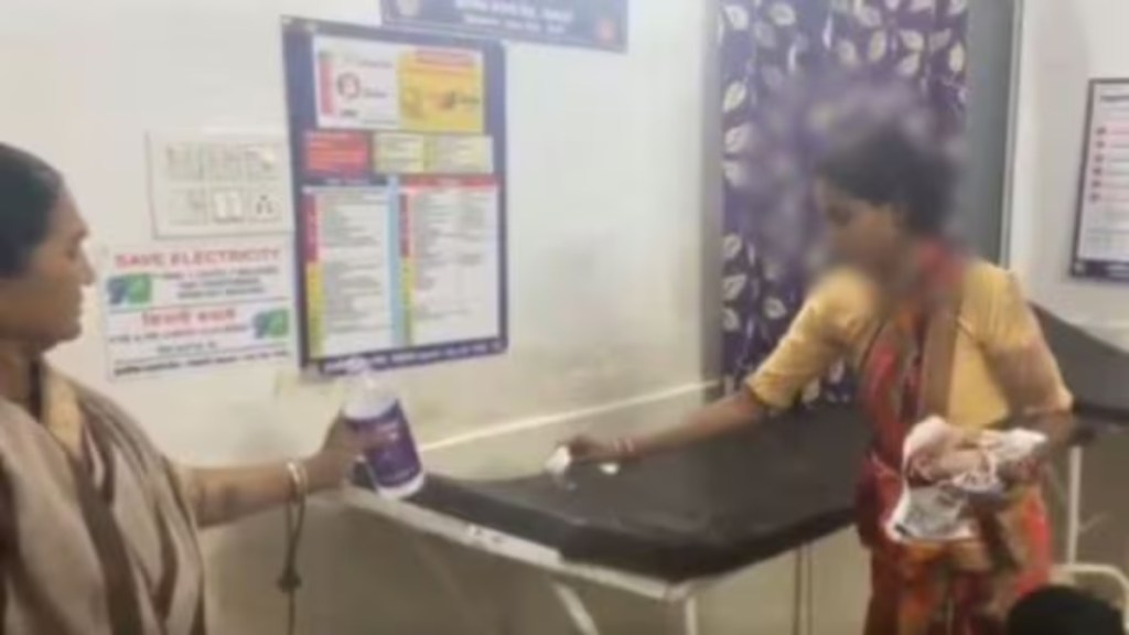 Viral, viral video, Madhya pradesh, Madhya pradesh woman, woman cleans hospital bed, man killed in Dindori, MP family killed