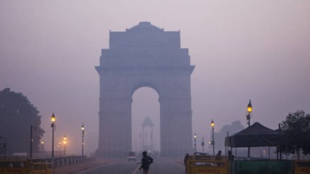 Delhi air pollution: Capital chokes as AQI remains in 'very poor' category