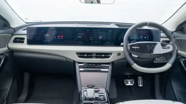 The XEV 9e features three TFT displays