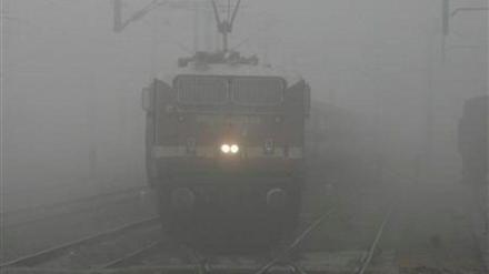 late trains in delhi, indian railways, railway update, fog in delhi, delhi winter, weather in delhi, train late due to fog