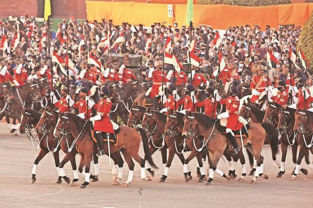Who organises the Beating Retreat ceremony, officially the end of the R-Day celebrations?