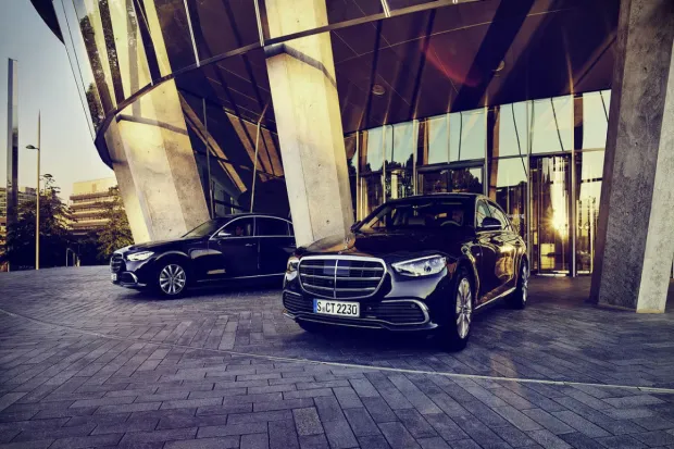 The Mercedes-Maybach S660 Guard is another key vehicle in Mukesh Ambani’s collection, providing top-tier protection with armor against bullets, bombs, and other threats. It features a 6-litre V8 engine producing 523bhp and 830Nm of torque, combining safety with performance. (Image Source: mercedes-benz.com)