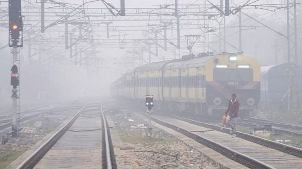 Indian Railways Update: Dense fog disrupts train services in Delhi, 19 trains delayed