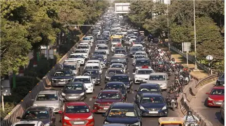 'Congratulations Delhites, your cars have been demonetized', netizens respond to fuel ban for old cars