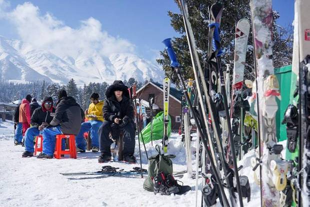 Learners take a break during a skiing training session, after fresh snowfall at the ski resort of Gulmarg in Baramulla district of North Kashmir. (Photo source: PTI)