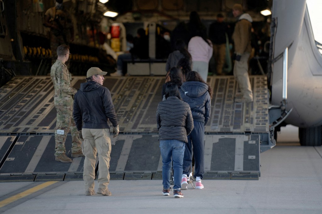 FILE PHOTO: U.S. Customs and Border Protection security agents guide a group of detained migrants to board a U.S. Air Force C-17 Globemaster III aircraft for a removal flight at Fort Bliss, Texas, U.S. January 23, 2025. Dept. of Defense/U.S. Army Sgt. 1st Class Nicholas J. De La Pena/Handout via REUTERS/File Photo