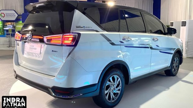 Toyota Innova Crysta BEV (1)
