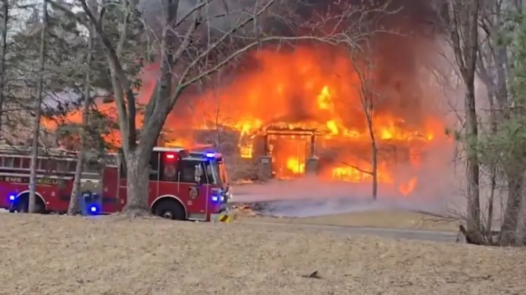 minnesota plane crash, Minneapolis plane crash, plane crash usa, airplane, usa