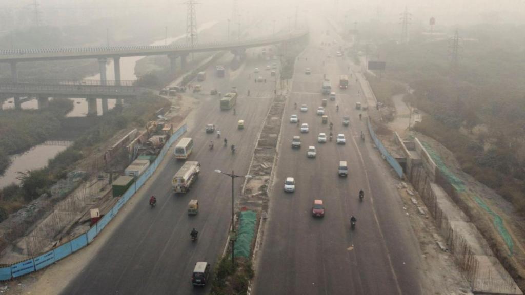 delhi pollution, cars in delhi, delhi vehicular traffic, pollution in delhi, india news
