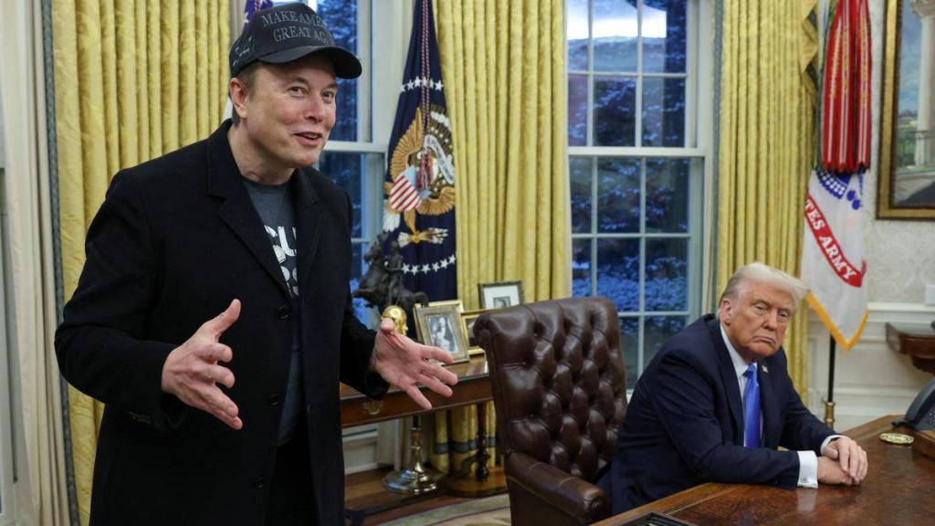 Elon Musk rips Kamala Harris over social security claims.