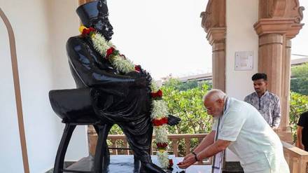 PM Modi visits RSS Memorial in Nagpur