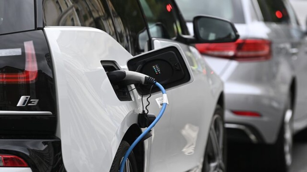 Tesla, Volkswagen, BMW, Mercedes-Benz, Renault, EV, cars, electric vehicles,