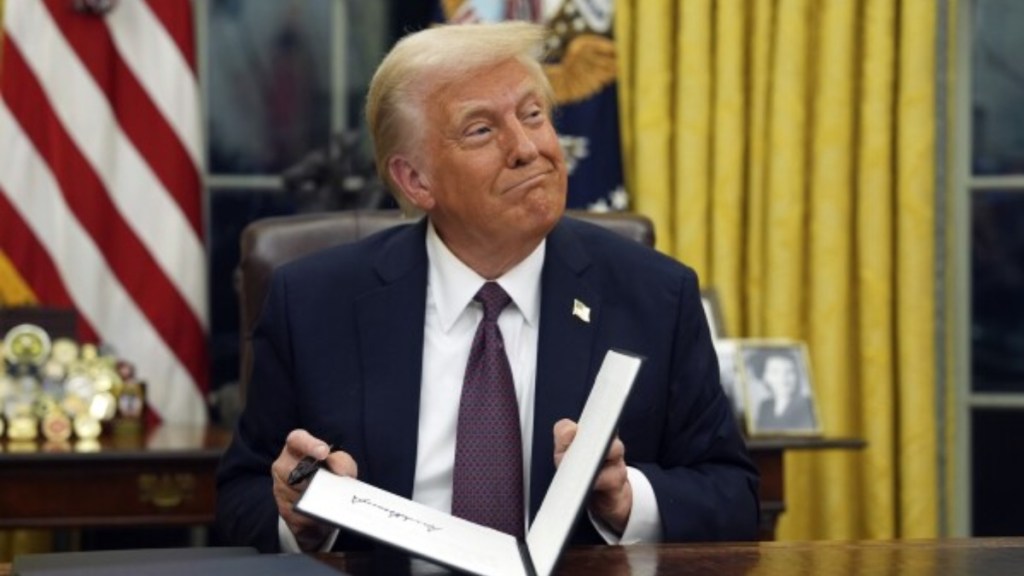 Trump giving money and flight tickets to illegal immigrants who are self deporting