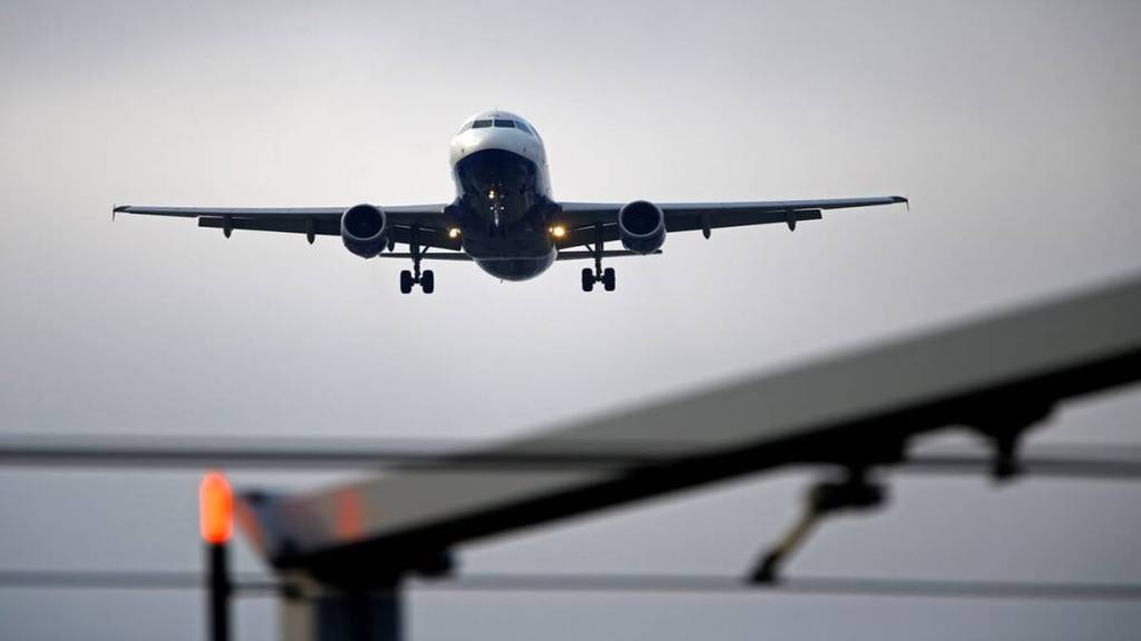 IndiGo, SpiceJet issue travel advisories