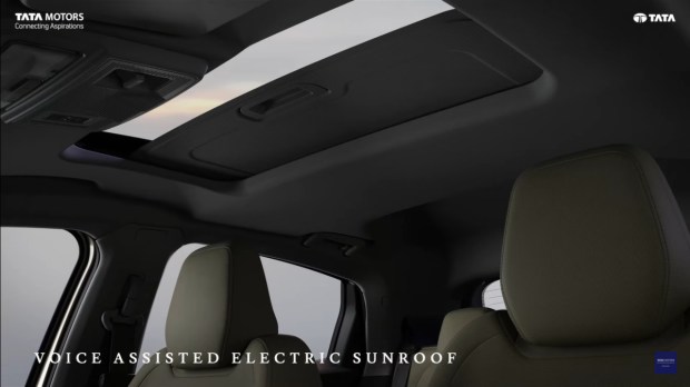 Tata Altroz facelift VA sunroof