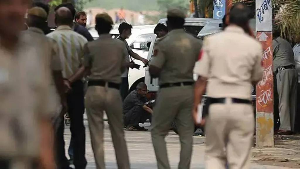 UP police detain 90 bangladeshi