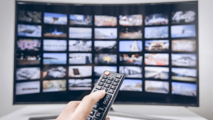 The effectiveness of CTV is backed by performance metrics: video completion rates exceed 90%, and viewability remains consistently above 95%, thanks to the format’s non-skippable, full-screen delivery.