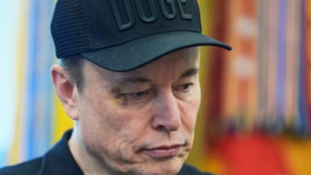 Musk asked, 'what happened to your eye', says I wasn't near the first lady of France