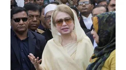 Supporters of Bangladesh's ex-premier Khaleda Zia rally to call for general election. (Image Source: AP)